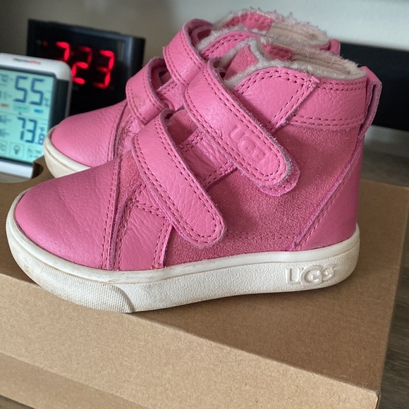 UGG Other - UGG Kids Toddler Rennon II Sneakers Size 6